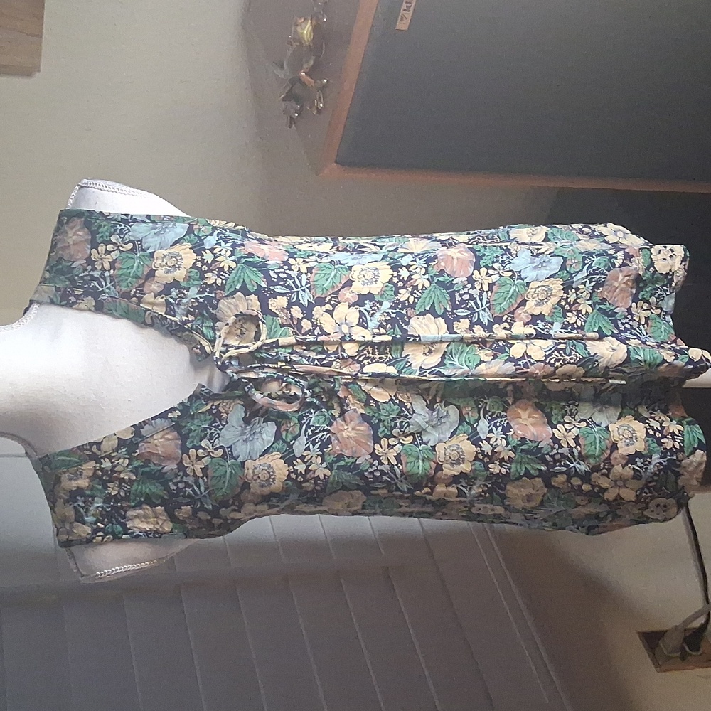 💙🌿Steven Oliver Blue Floral Print Lace Up Front Sleeveless Silk Blouse Size S